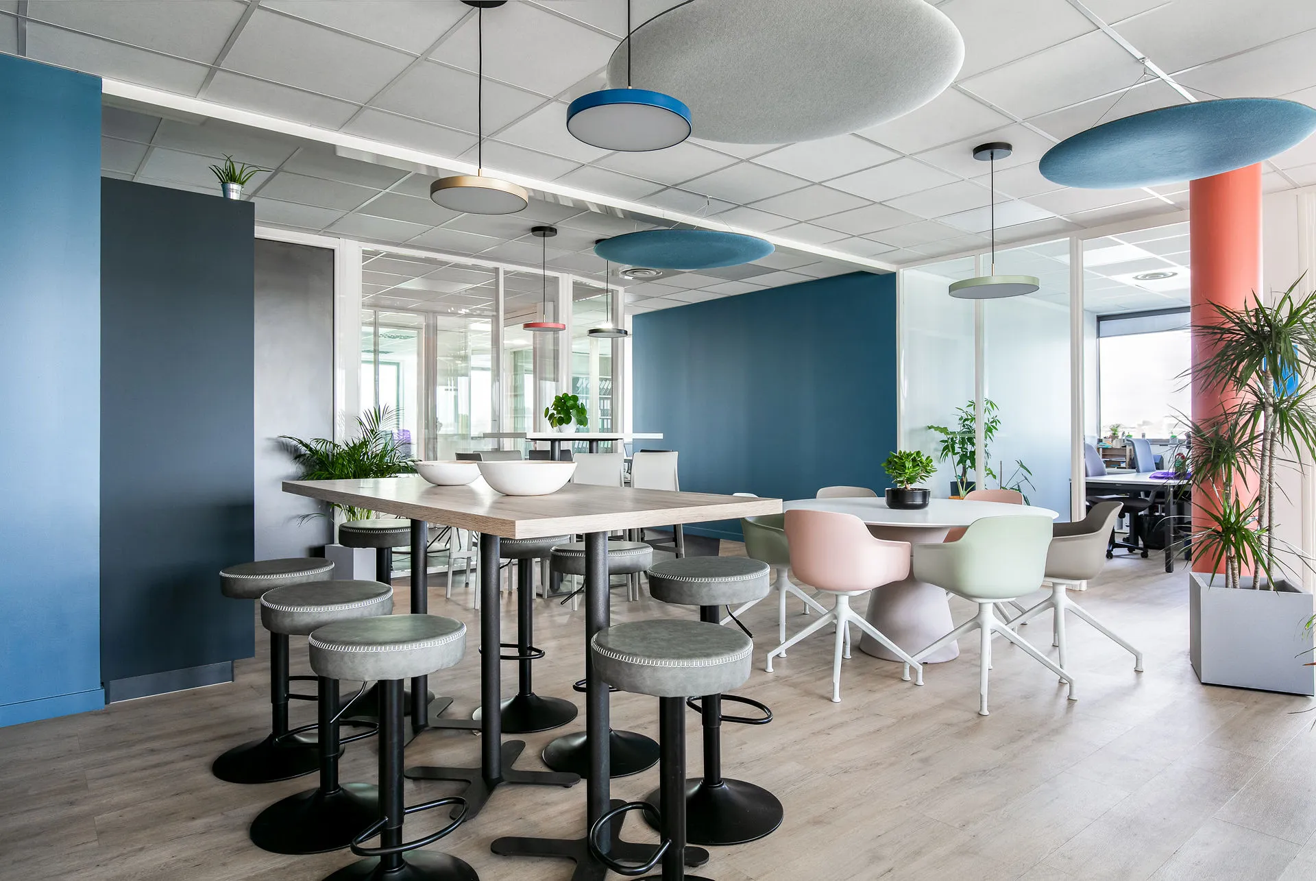 Zoom sur les tables hautes