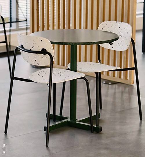 Vue sur une table écoresponsable réalisée par Tizu.
