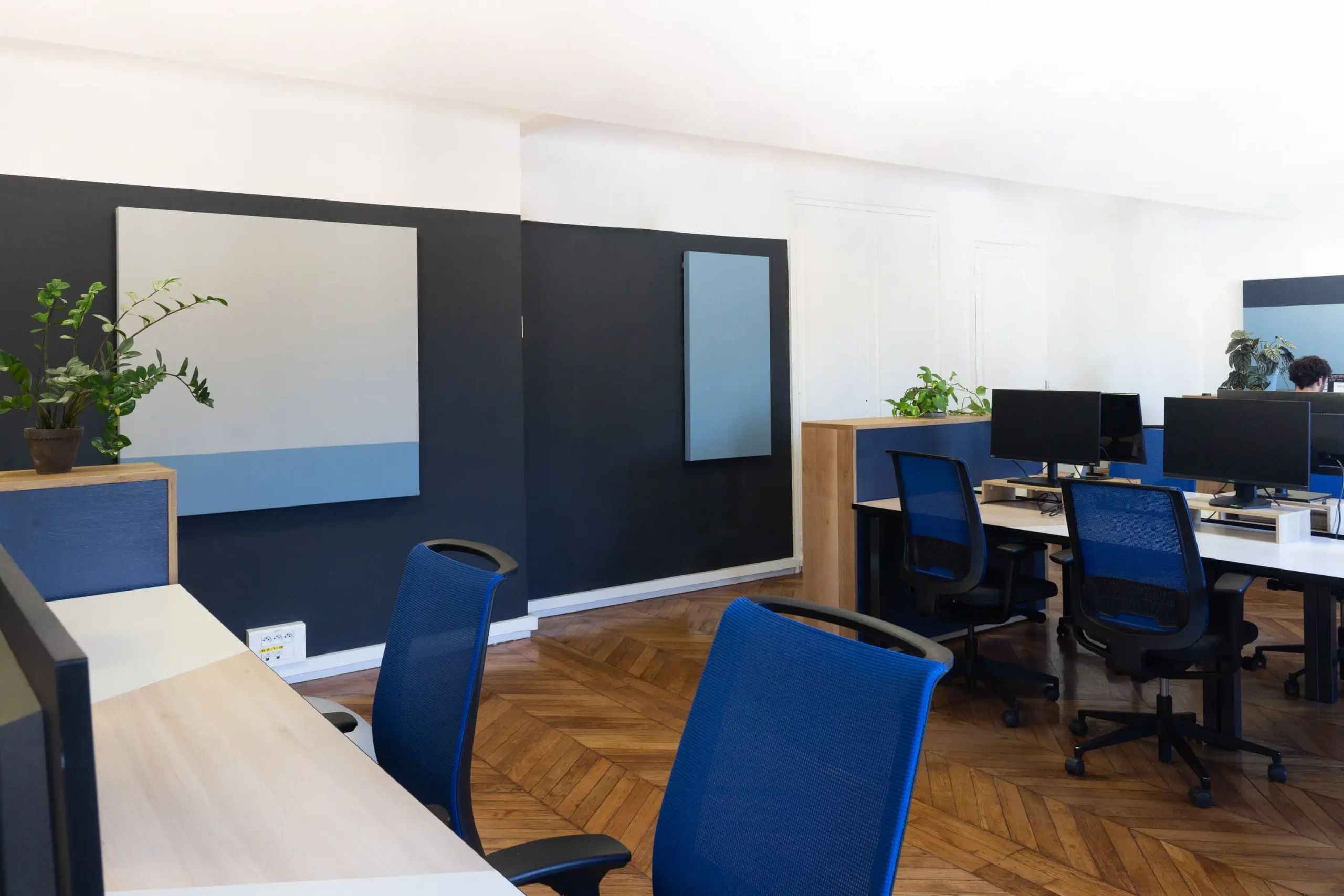Lire la suite à propos de l’article Travailler au calme : les solutions acoustiques eco-responsables pour vos bureaux